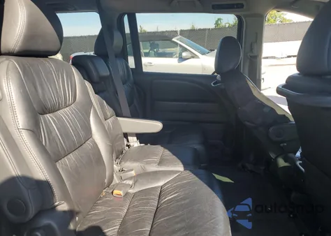 2010 Honda Odyssey Touring z USA, uszkodzony, nr VIN 5FNRL3H96AB055932